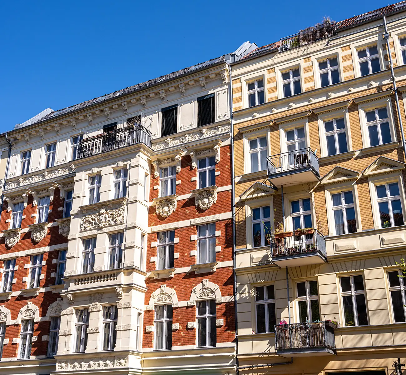 Bunte Altbau-Stuckfassaden in Berlin