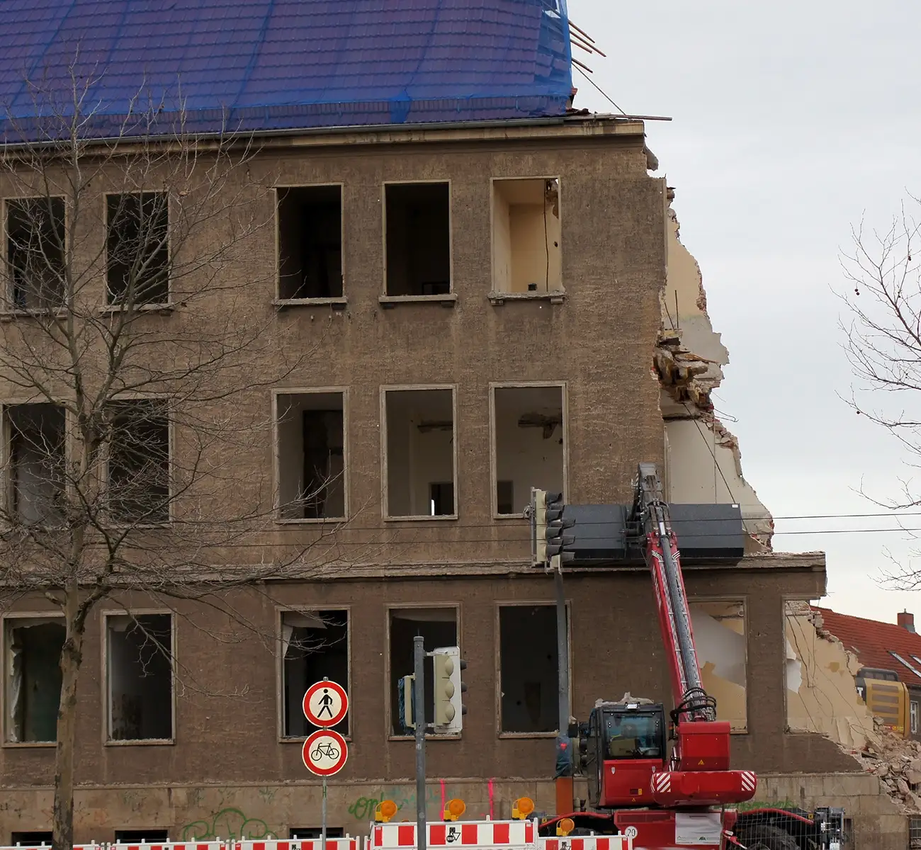 HM Systembau - Abrissarbeiten bei einem maroden Altbau